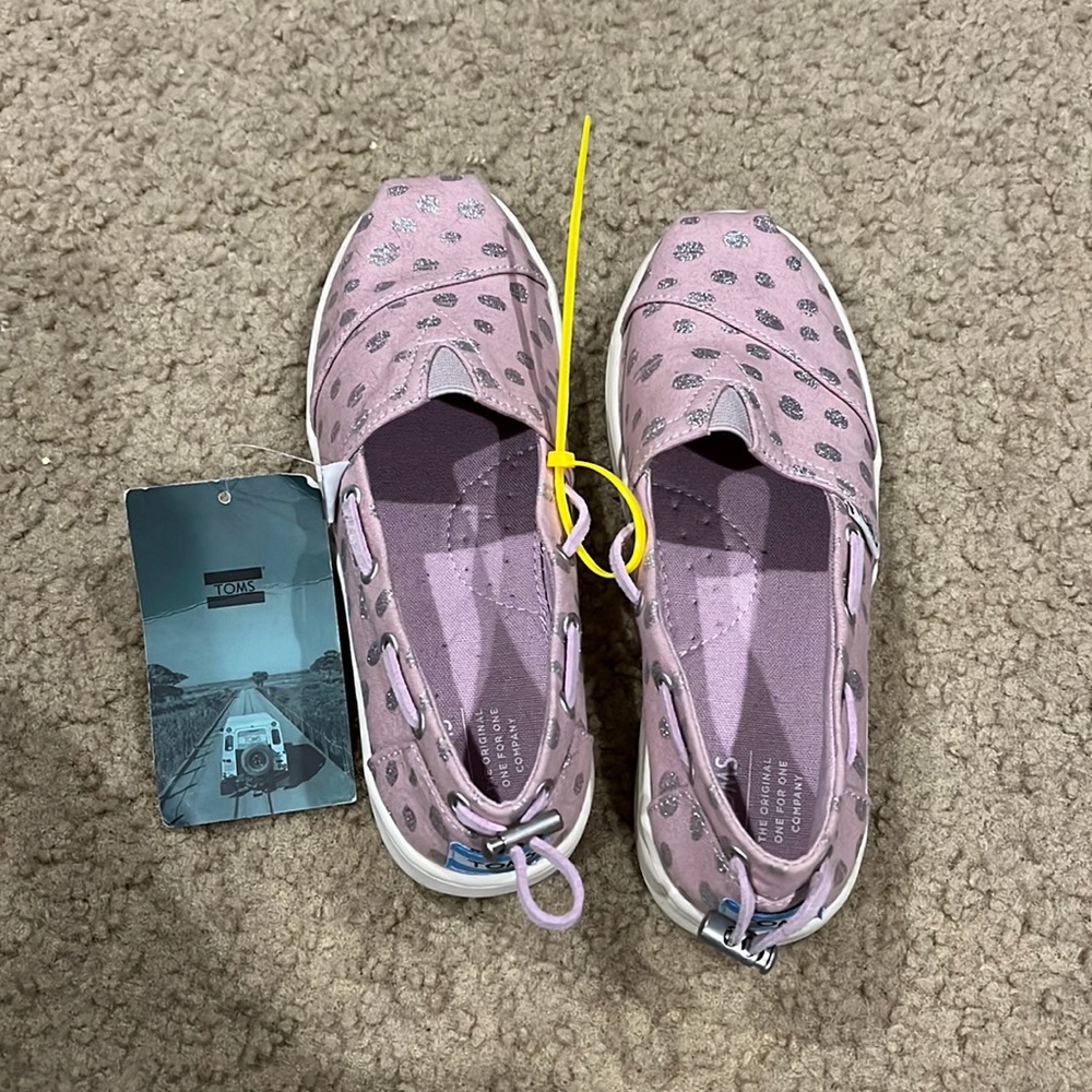 Tom’s: Burnish Lilac metallic torn dots